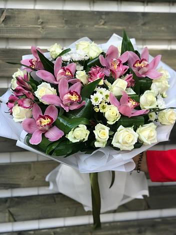 Букет цветов из: Розы и Хризантемы в Железнодорожном Иркутской области