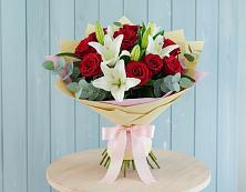 Букет цветов из:  Лилии и Розы в Железнодорожном Иркутской области