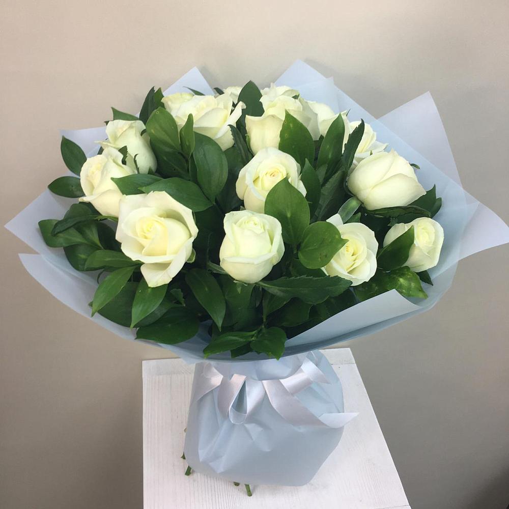 Букет 15 Белых роз Проуд в Железнодорожном Иркутской области