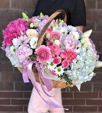 Композиция солнечный день в Железнодорожном Иркутской области Цветочная композиция из Розы, Хризантемы, Пионы и Лизиантусы в корзине в Железнодорожном Иркутской области