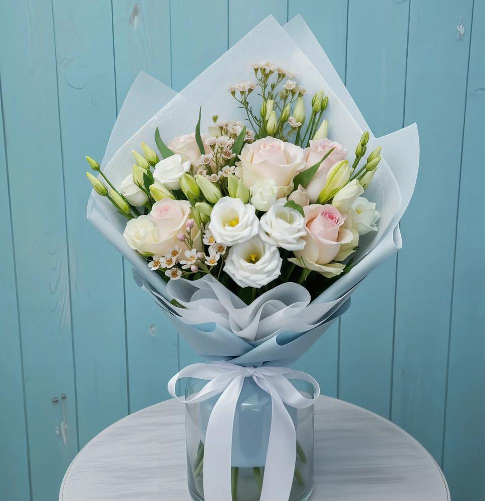 Букет цветов из: Розы и Лизиантусы в Железнодорожном Иркутской области