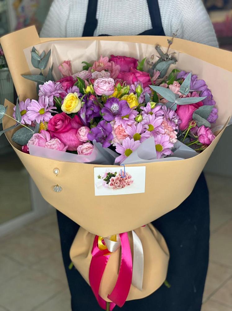 Букет цветов из: Хризантемы, Гвоздики и Альстромерии в Железнодорожном Иркутской области