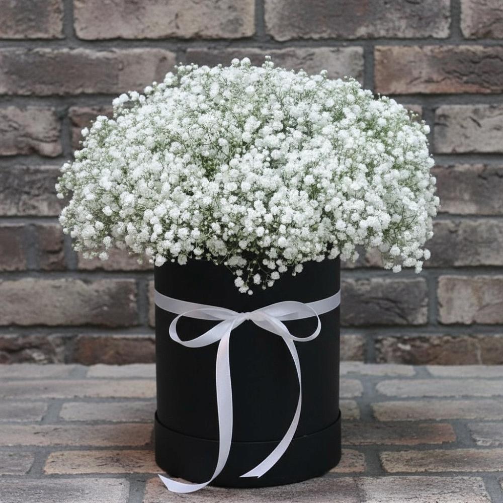 Цветочная композиция из Гипсофила в шляпной коробке в Железнодорожном Иркутской области