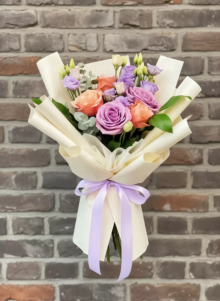 Букет цветов из: Лизиантусы и Розы в Железнодорожном Иркутской области