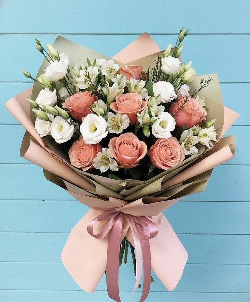 Букет цветов из: Розы, Альстромерии и Лизиантусы в Железнодорожном Иркутской области