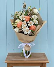 Букет цветов из:  Альстромерии, Лизиантусы, Розы и Хризантемы в Железнодорожном Иркутской области