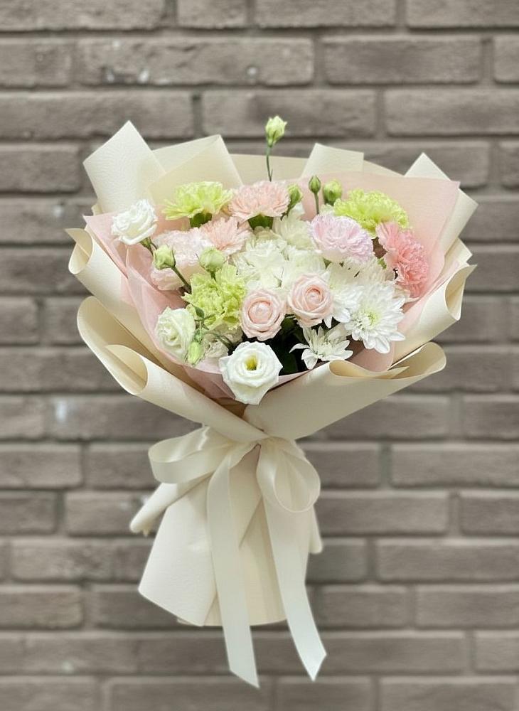 Букет цветов из: Гвоздики, Розы, Лизиантусы и Хризантемы в Железнодорожном Иркутской области