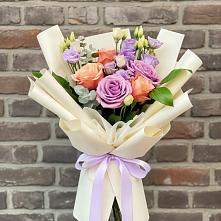 Букет цветов из:  Лизиантусы и Розы в Железнодорожном Иркутской области
