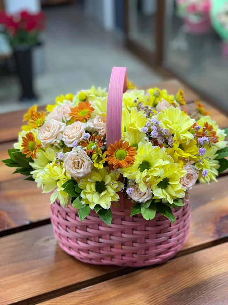 Цветочная композиция из Хризантемы и Розы в корзине в Железнодорожном Иркутской области