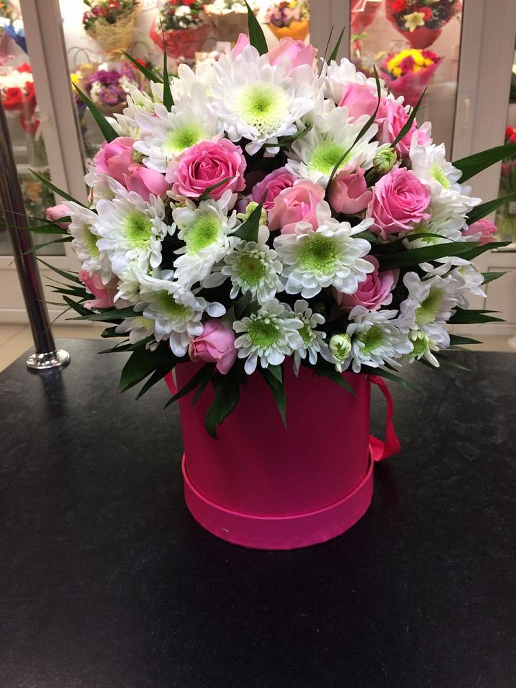 Цветочная композиция из Розы и Хризантемы в шляпной коробке в Железнодорожном Иркутской области