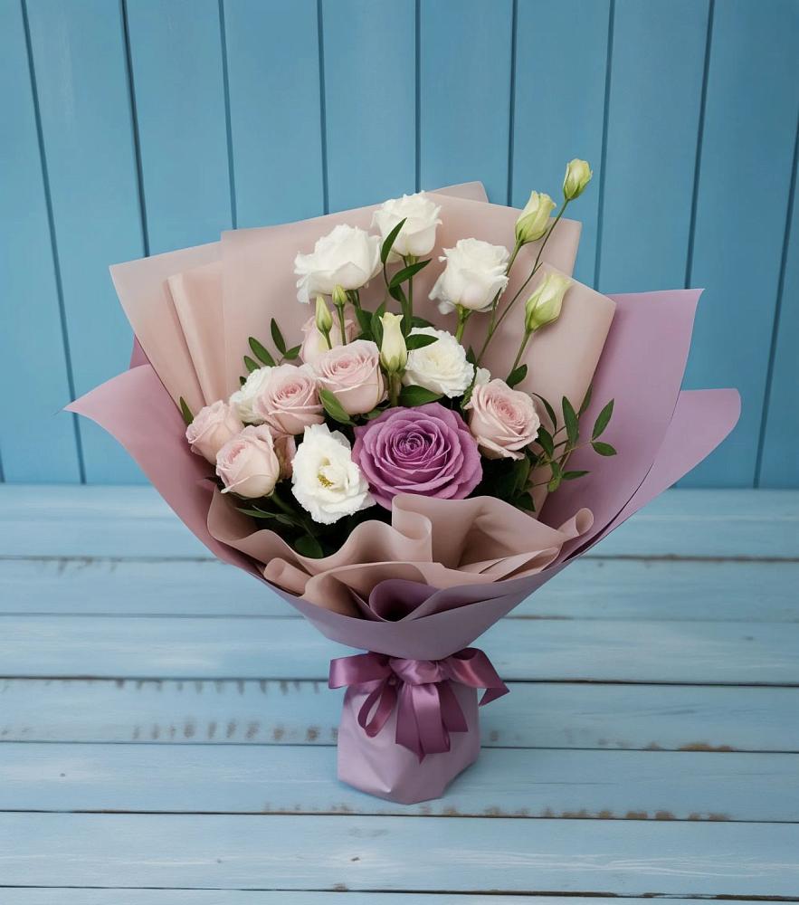 Букет цветов из: Розы и Лизиантусы в Железнодорожном Иркутской области